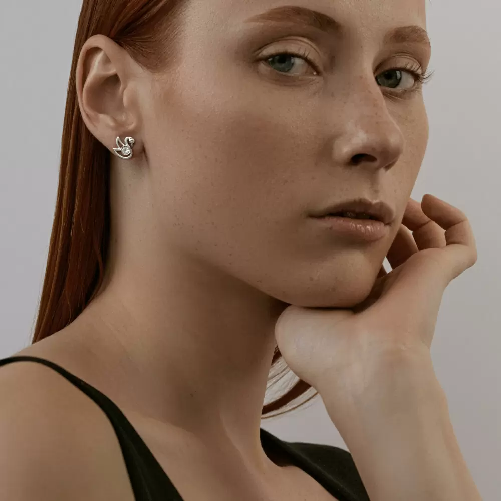 Серьги пусеты 94025966 серебро Лебедь